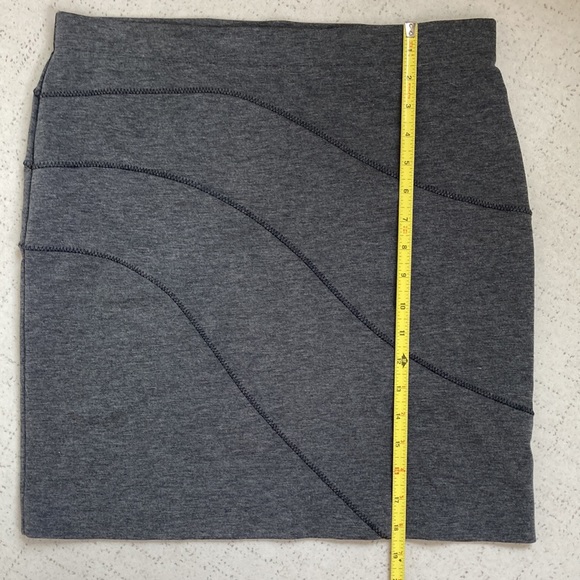 Simply Vera Charcoal Gray Skirt - Picture 3 of 6